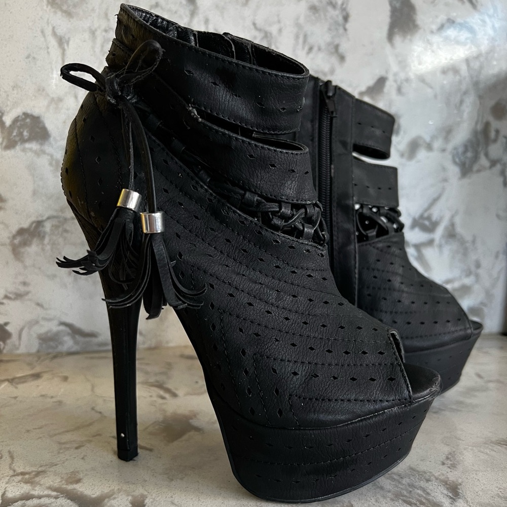 3/$30 (bundle) Black ankle boots with open toe and heel
